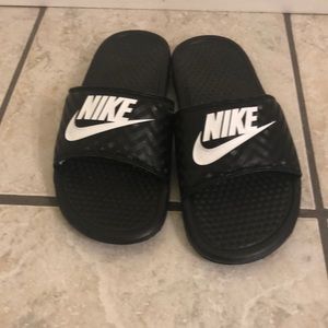 black nike slides